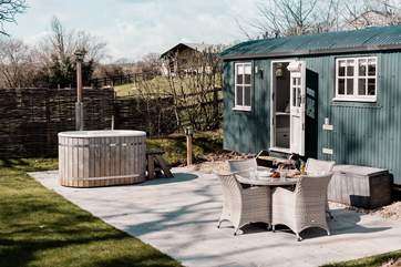 There are also two other hideaways on site; Beaver's Lodge Safari Tent and Rancher's Hut, both sit quietly behind Otter's Holt.