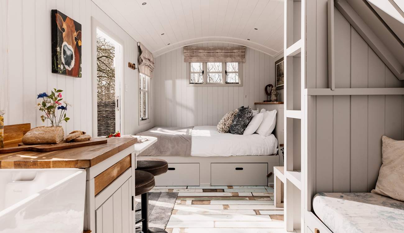 Finished to perfection, you will instantly feel at home in this gorgeous little hut. 