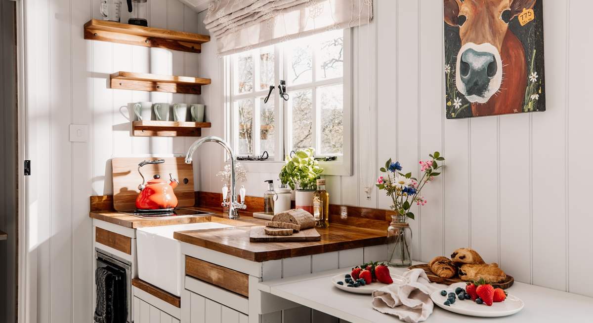 The super sweet kitchen area, complete with everything you'll need during your stay. 