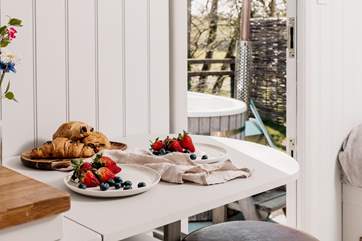 Idyllic breakfast moments await at Otter's Holt.