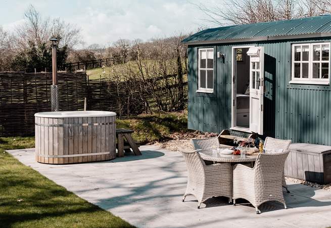 Welcome to Otter's Holt, nestled at the end of a quaint country lane...