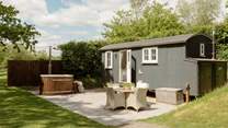 Welcome to Otter's Holt, nestled at the end of a quaint country lane...
