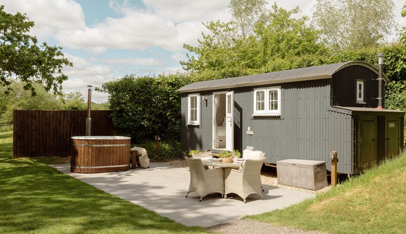 Welcome to Otter's Holt, nestled at the end of a quaint country lane...