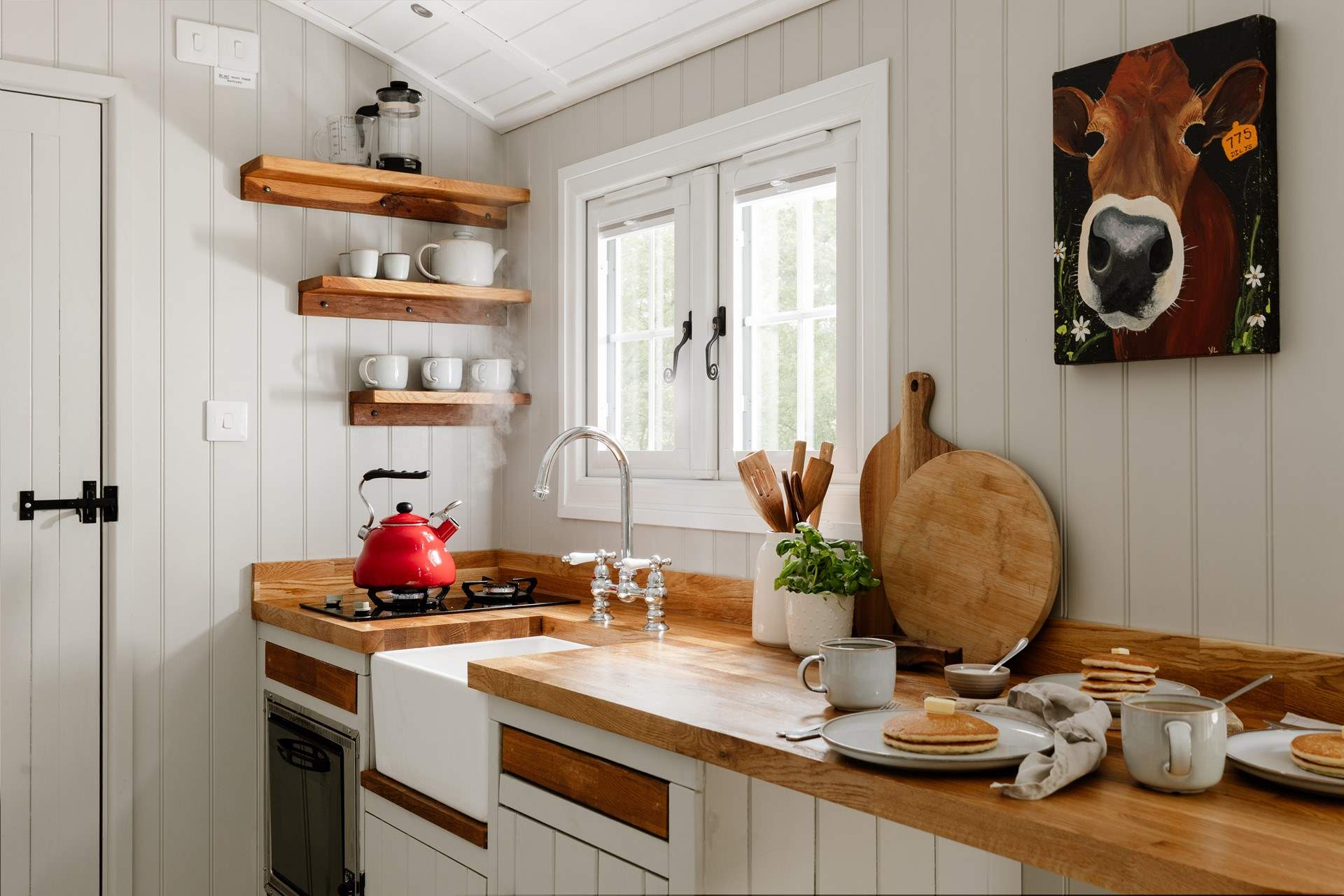 The super sweet kitchen area.