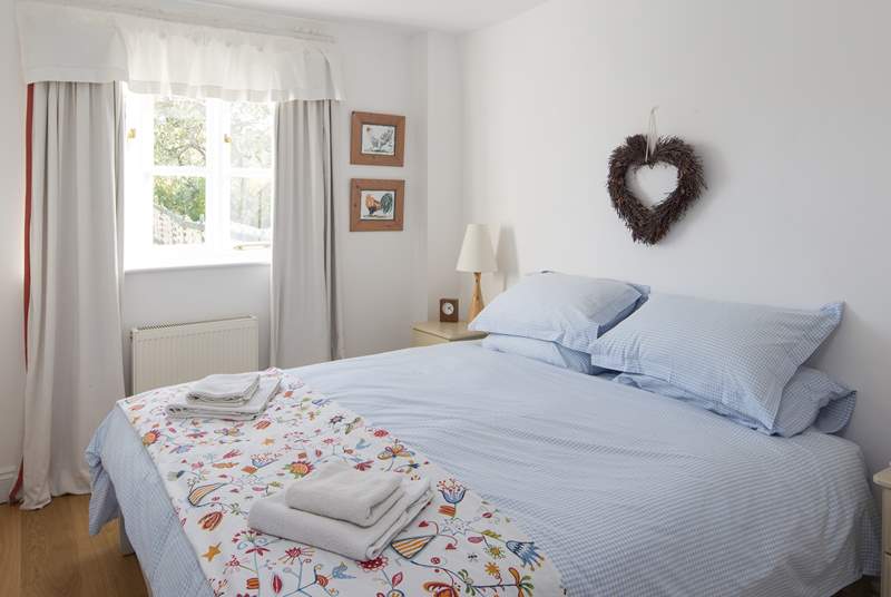 The bedroom has a super-comfy 'zip and link' (super-king or twin) bed, and lovely linens.