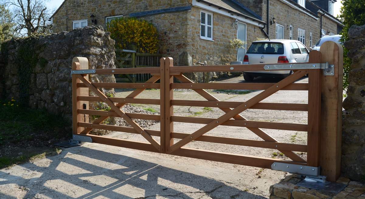 These electric gates are activated by driving on a magnetic circuit beneath the concrete. The gates open towards you and will close automatically after 90 seconds.