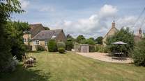 Badgers Cottage is all on one level attached to Barn Owls Cottage with a pretty enclosed garden on one side and the farmyard on the other.