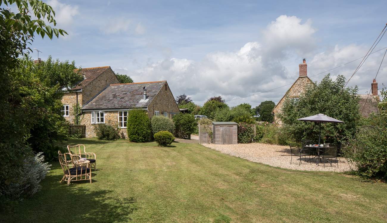 Badgers Cottage is all on one level attached to Barn Owls Cottage with a pretty enclosed garden on one side and the farmyard on the other.