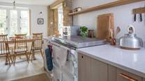 This beautiful deVOL kitchen has an Everhot range cooker.