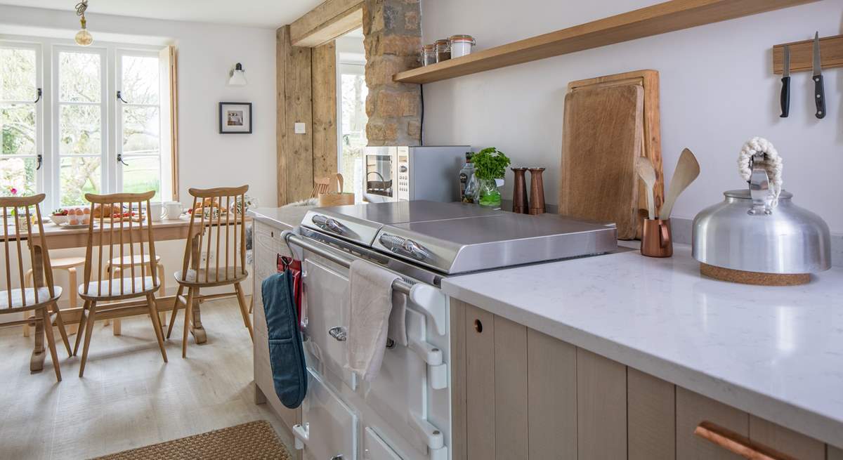 This beautiful deVOL kitchen has an Everhot range cooker.