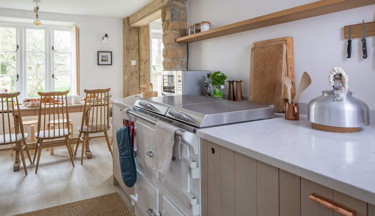 This beautiful deVOL kitchen has an Everhot range cooker.