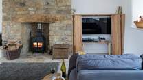 With wood-burner and Smart TV for chilly evenings this open plan space is ideal for all the family.
