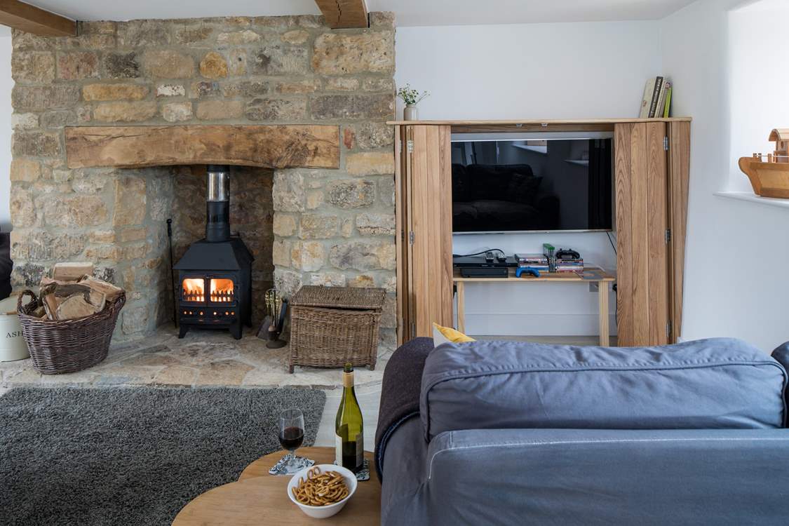 With a cosy wood-burner and Smart TV for chilly evenings this open plan space is ideal for all the family.