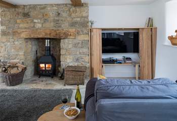 With a cosy wood-burner and Smart TV for chilly evenings this open plan space is ideal for all the family.