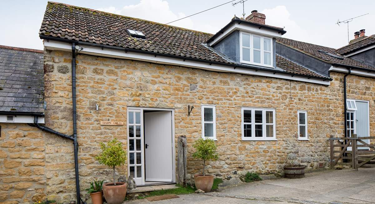 Barn Owls Cottage sits between Badgers Cottage to the right and another cottage on the left.