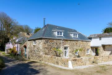 Welcome to Apple Loft cottage.