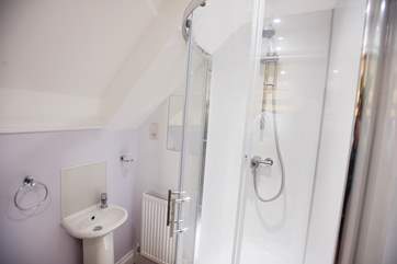 Each bedroom has an en suite shower-room.