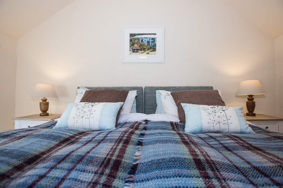 Bedroom 3 has zip and link beds (6' super-king double or 3' twin).