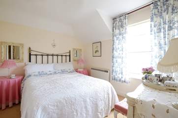 Pretty bedroom 1.