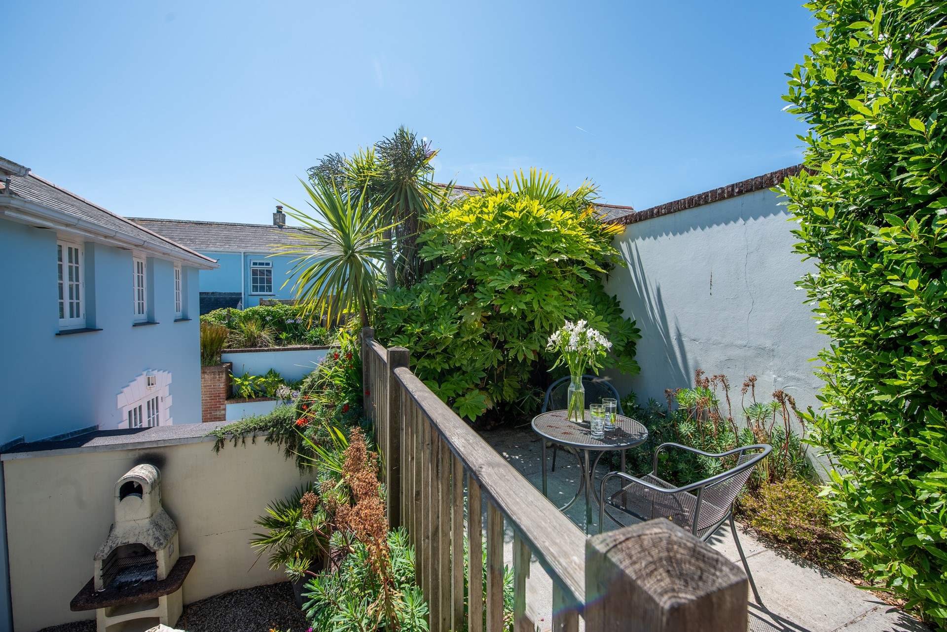 This secluded spot in the garden is ideal for morning coffee or perhaps an evening aperitif. 