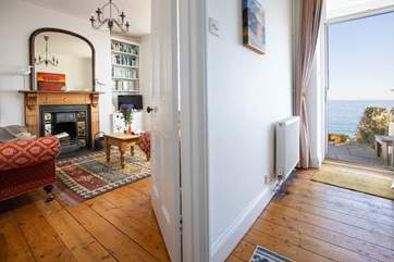 Gorgeous traditional features welcome you to 4 Admiralty Terrace.