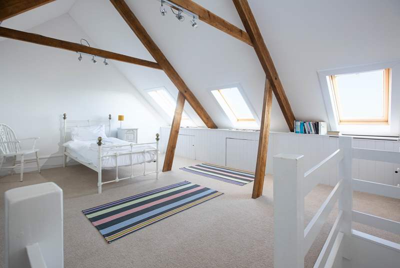 The single bedroom on the second floor is light and bright thanks to the Velux windows.