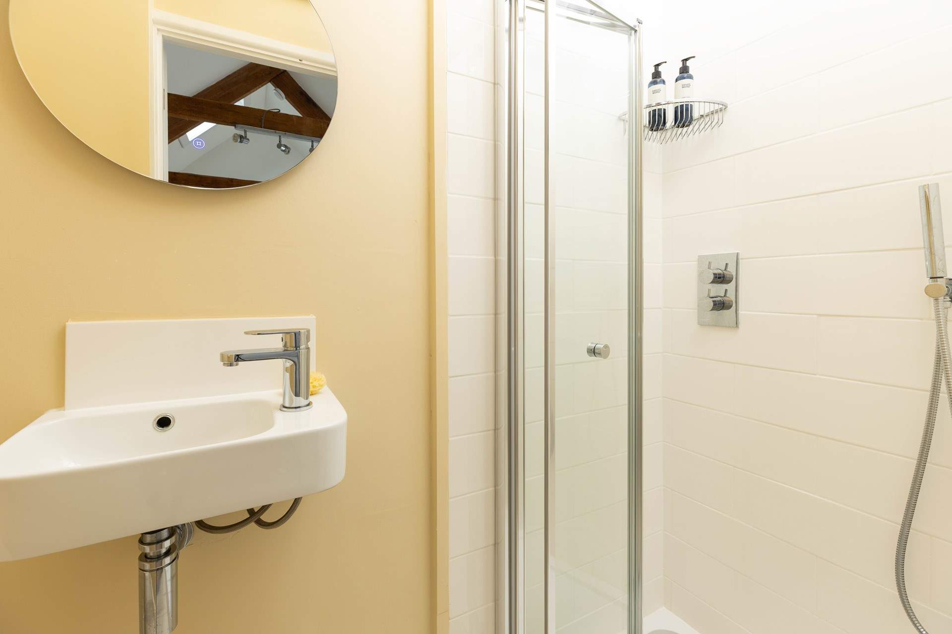 The single bedroom also has an en suite Shower-room.