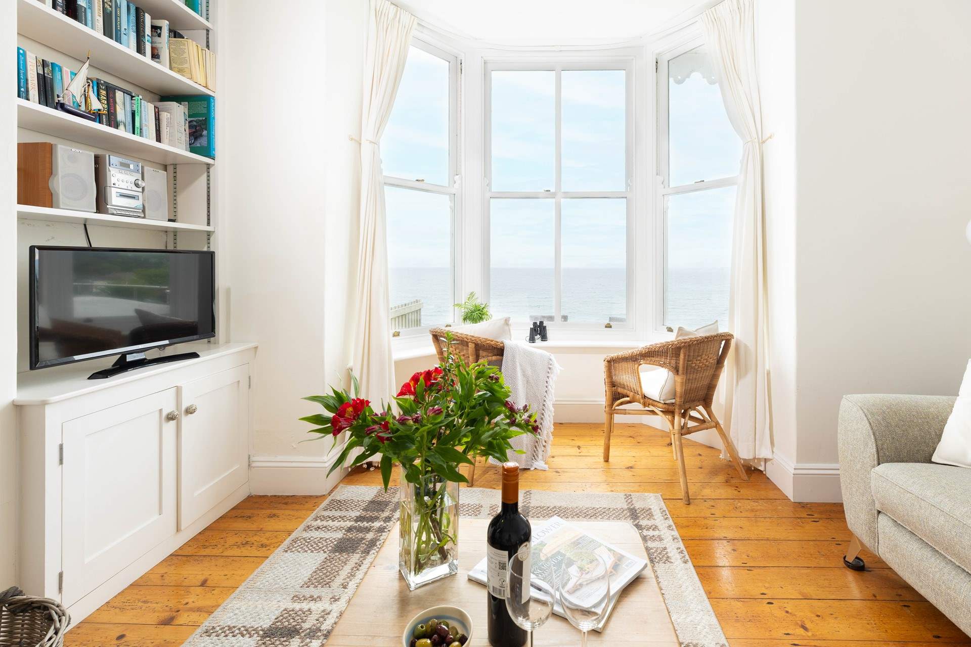 Feature sash windows give a birds eye view of your surroundings.