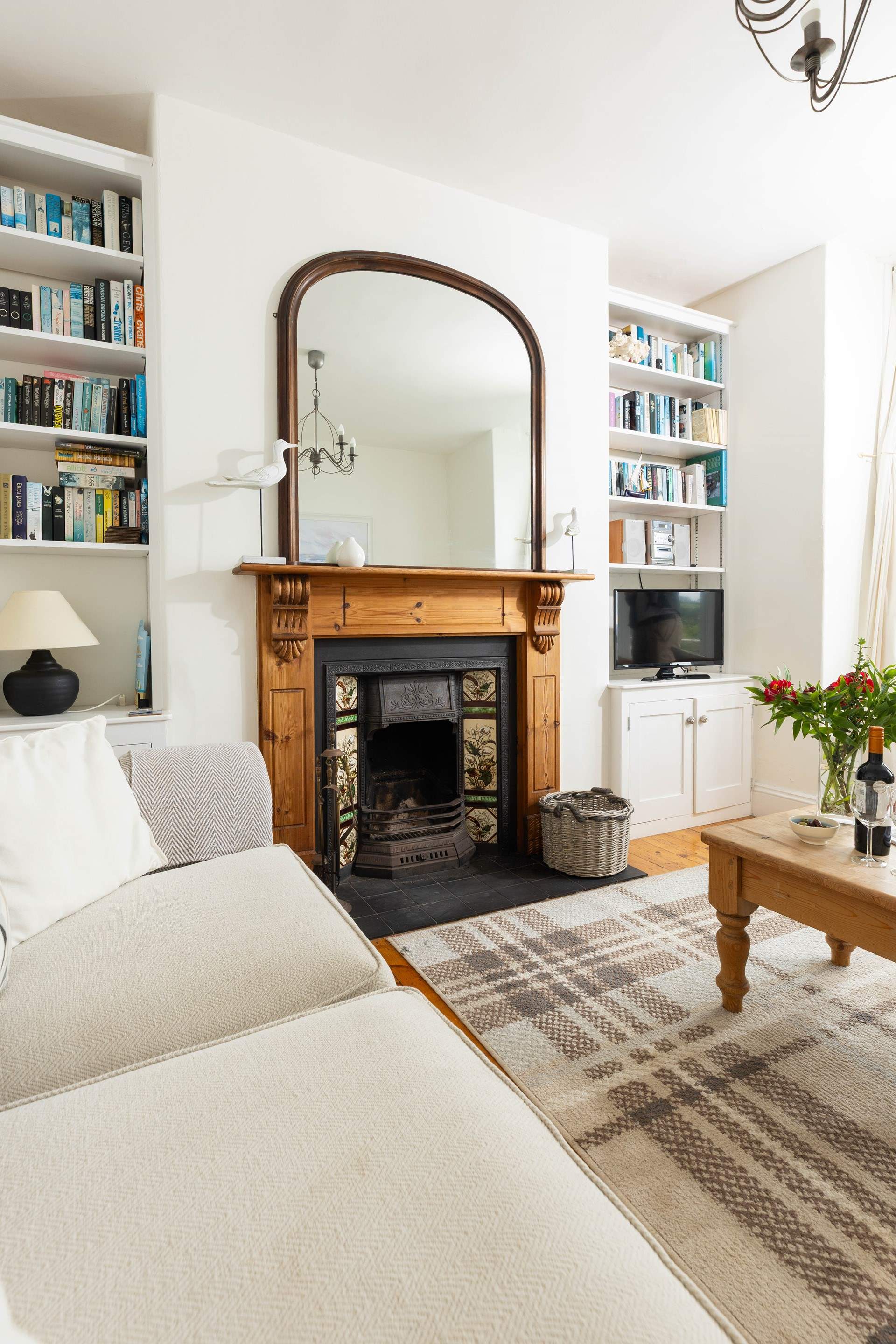 Gorgeous traditional features welcome you to 4 Admiralty Terrace.