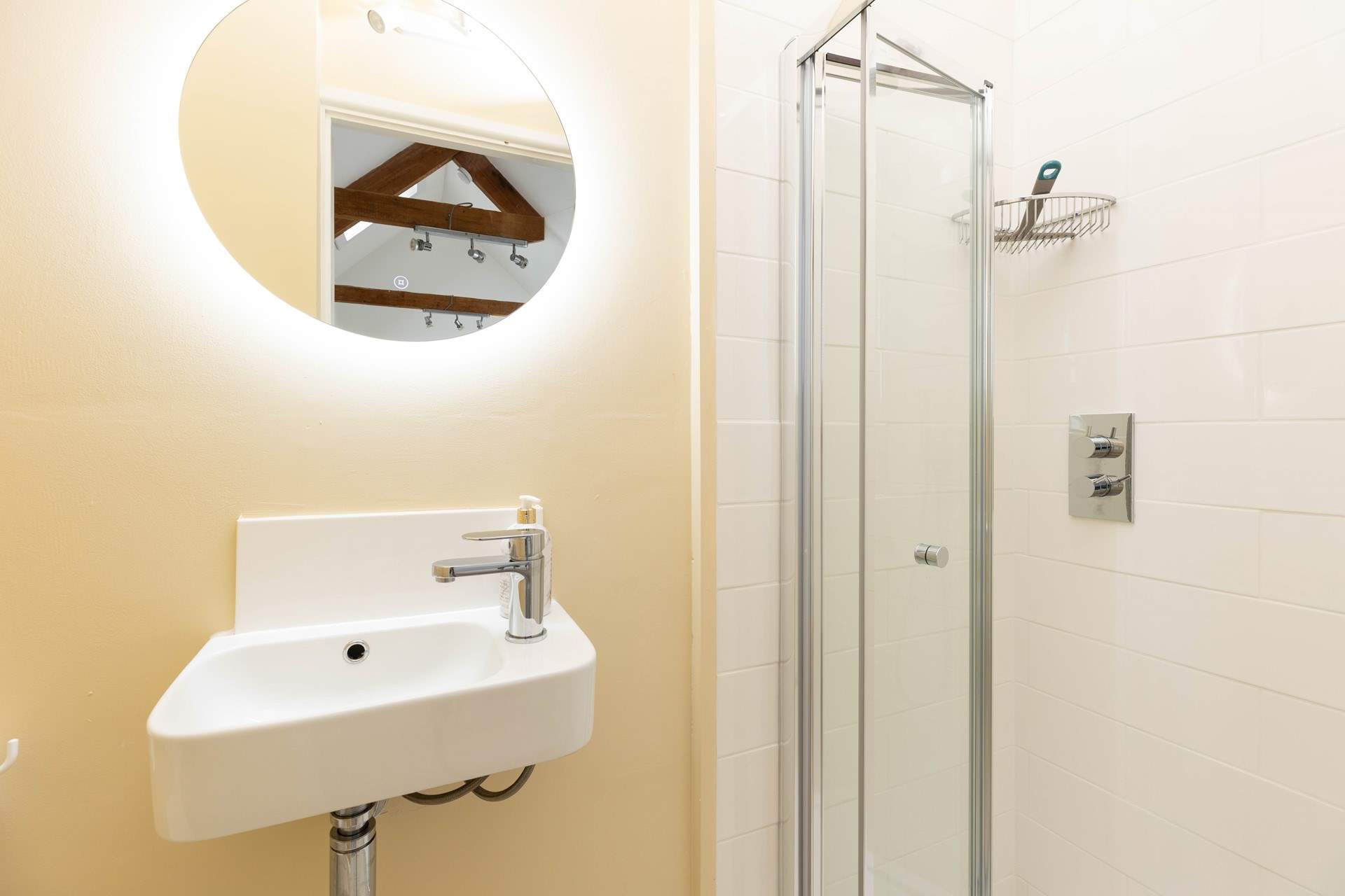 The handy en suite shower room to bedroom 4.
