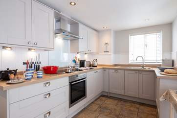 The well-equipped kitchen.