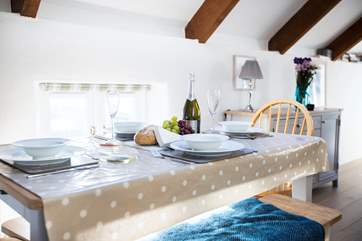 The cosy dining area in the kitchen.