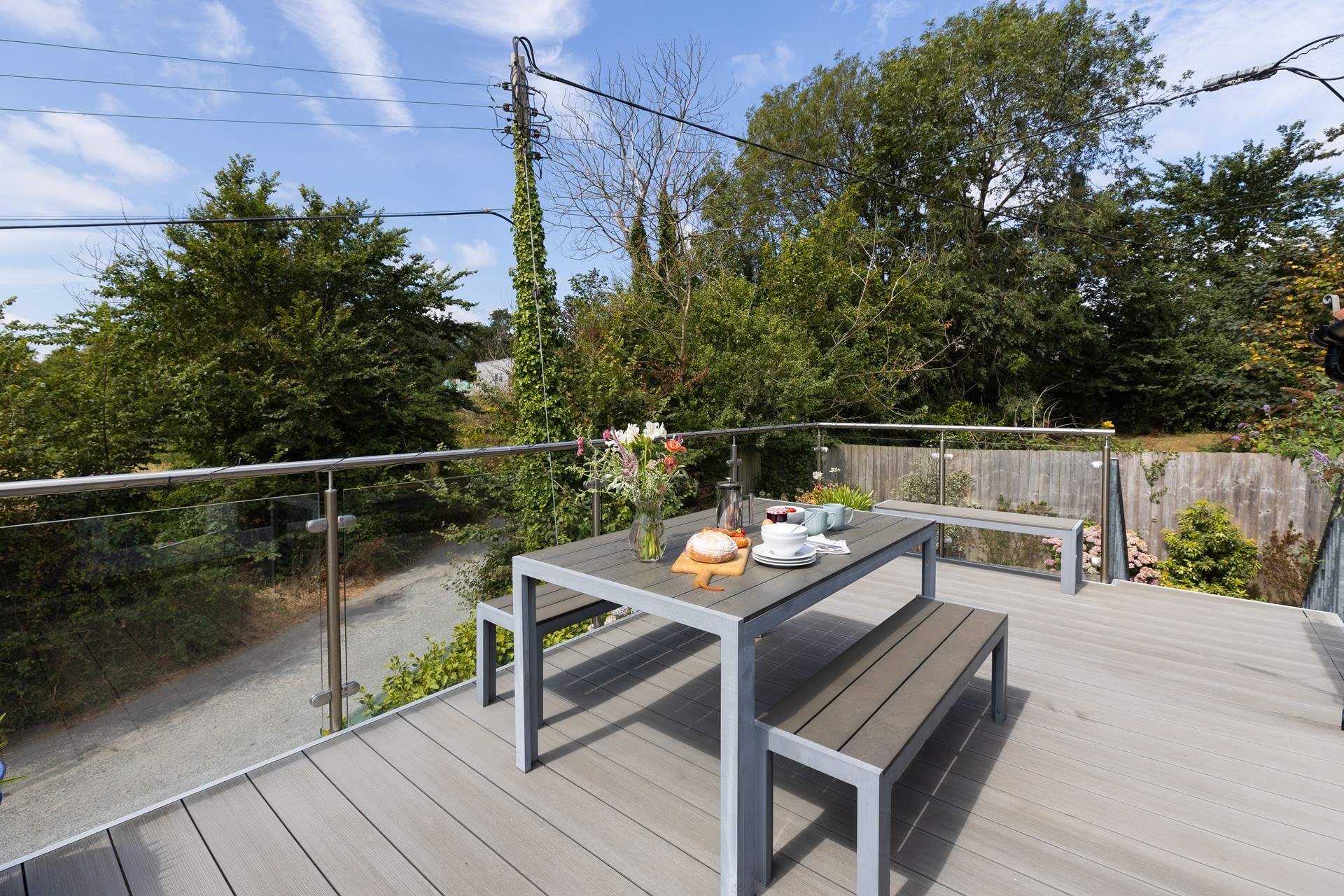 Alfresco dining, the perfect holiday pastime. 