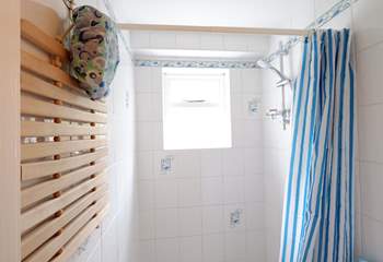 The walk-in shower, ideal for washing sandy toes.