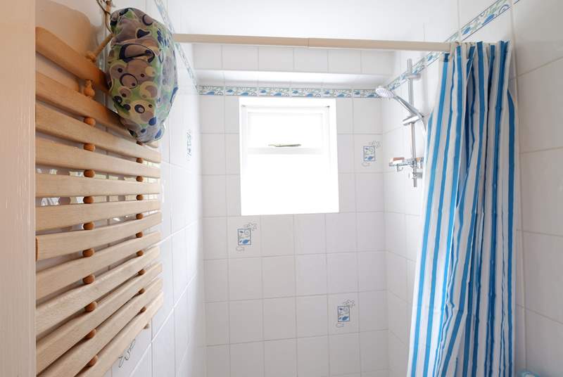 The walk-in shower, ideal for washing sandy toes.