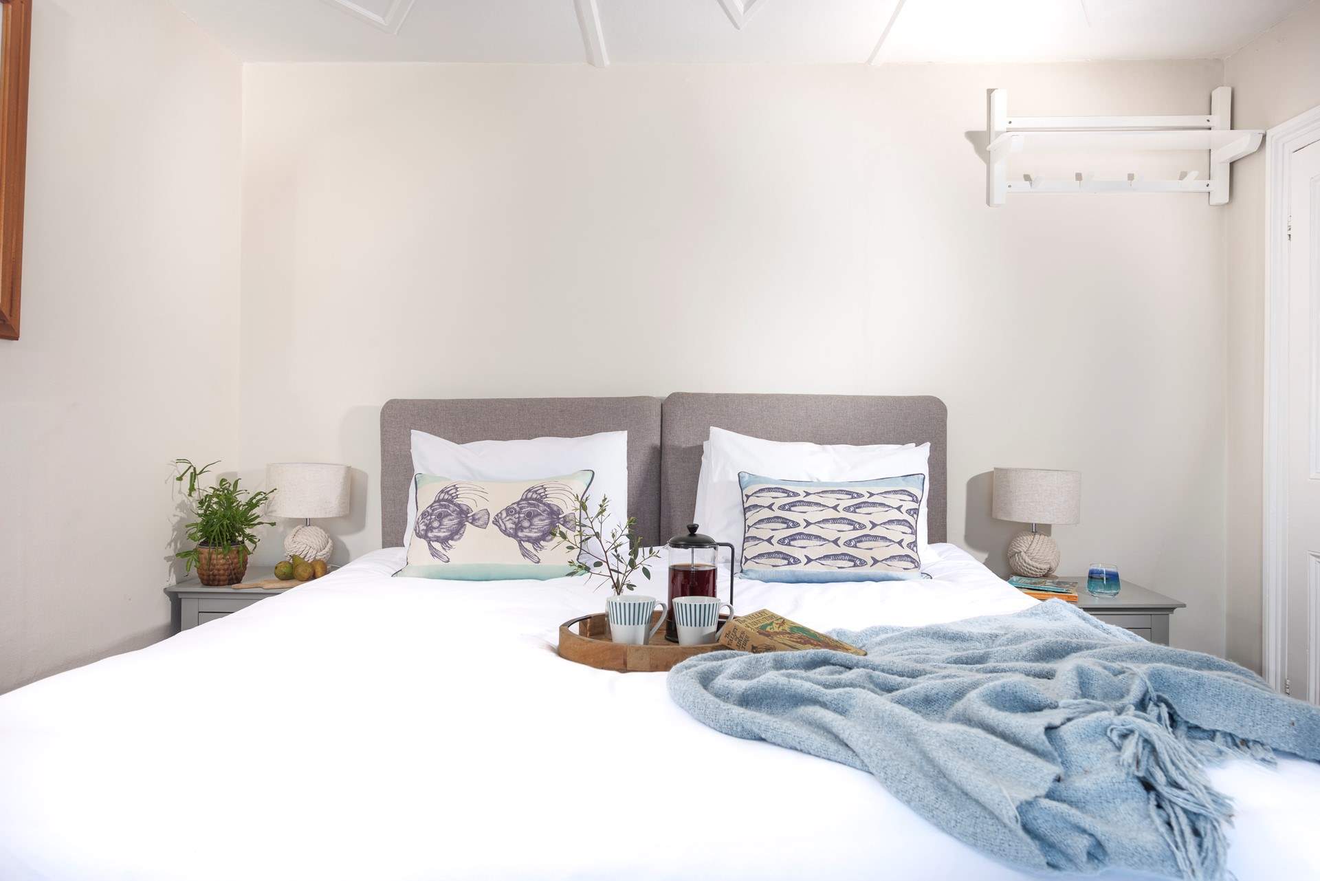 Bedroom 2 has 'zip and link' (super-king or twin beds).