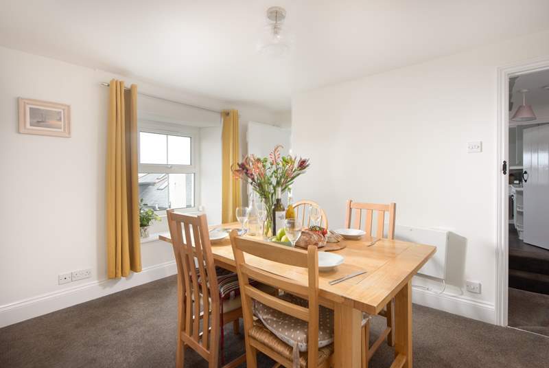 A spacious dining room to enjoy breakfast, lunch or dinner with friends or family.