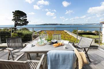 Al fresco dining in the Cornish sunshine, perfect!