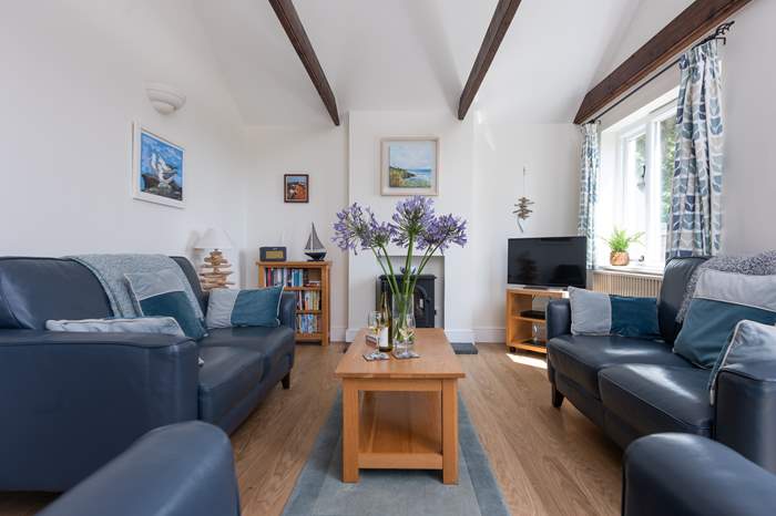 Chick Cottage is a 2 bedroom, dog friendly cottage with sea views in Portscatho.