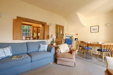 The sitting/dining-room.