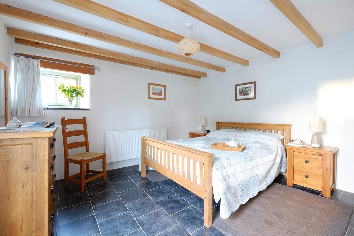 The pretty double bedroom.