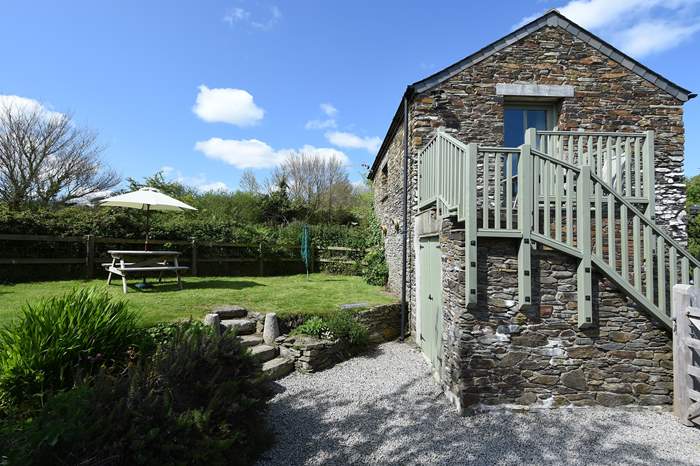 Hayloft is a 1 bedroom, dog friendly, rural cottage near the beach near Portscatho, Cornwall.