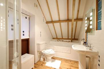 The en suite bathroom.