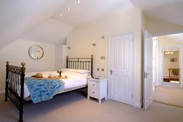 Bedroom 6 is at the rear of the house and has a king-size double bed (5').