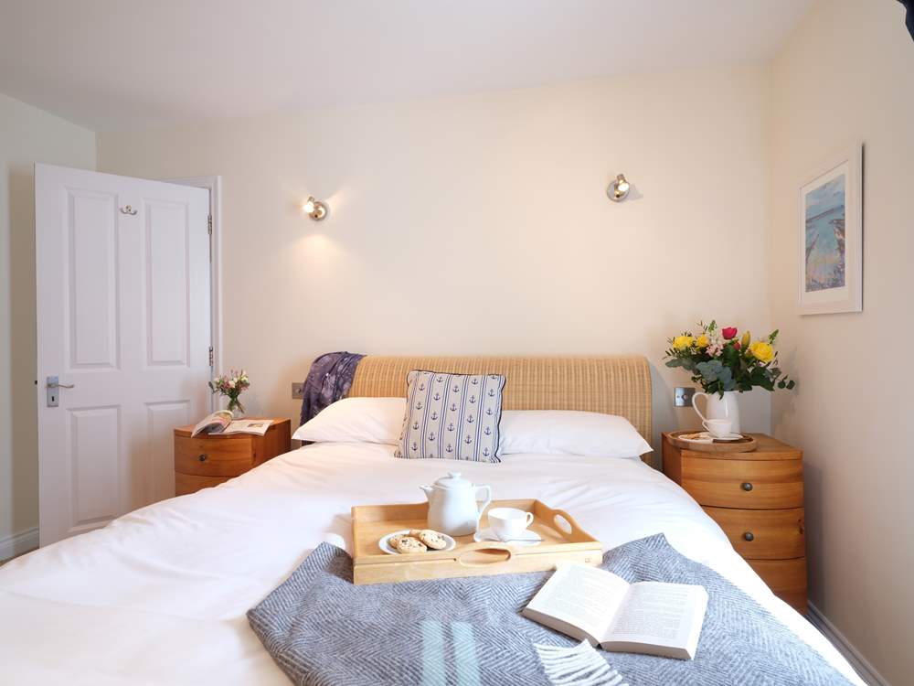 Bedroom 2 also at the front of the house has a king-size double bed (5').