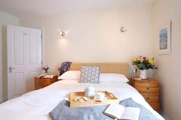 Bedroom 2 also at the front of the house has a king-size double bed (5').