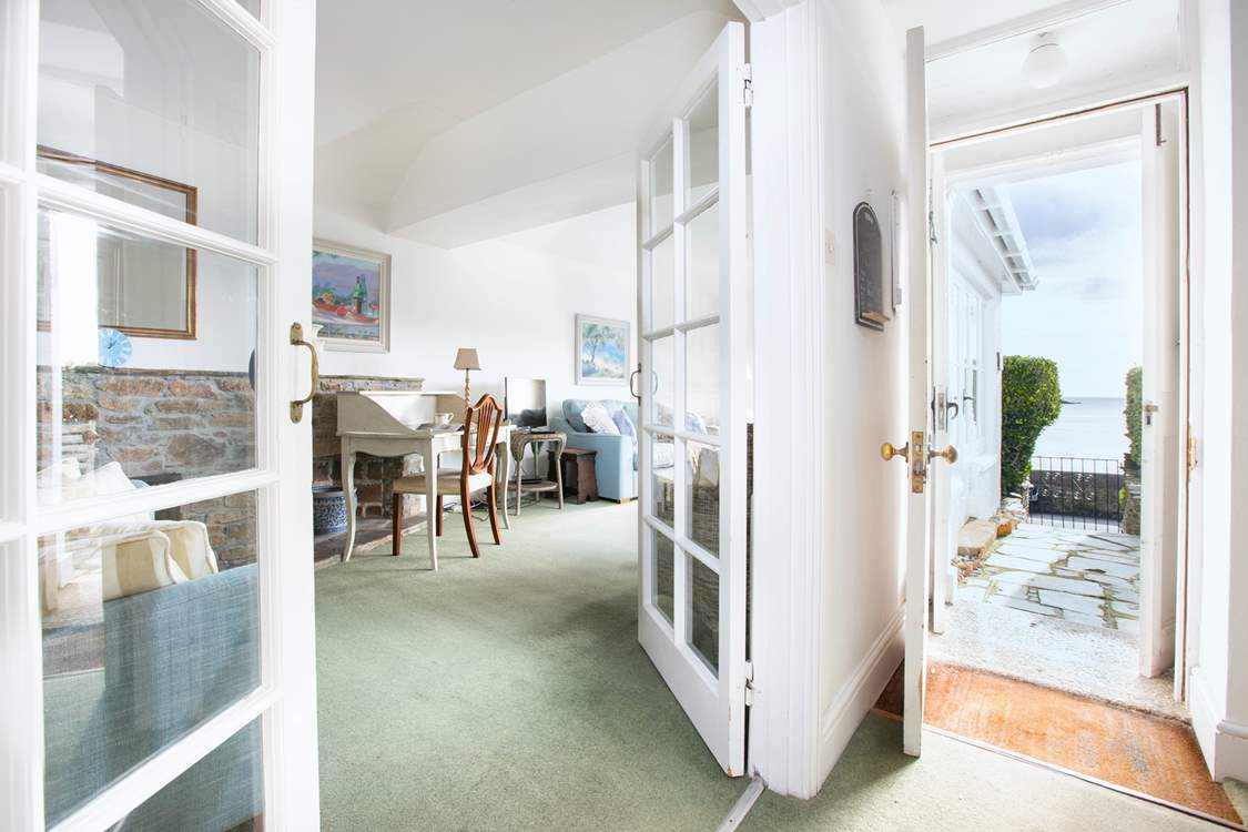 The front door is just a few steps away from the sea front, perfect!