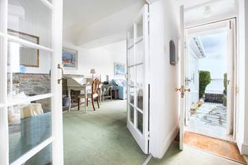 The front door is just a few steps away from the sea front, perfect!