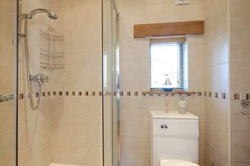 The en suite shower-room.