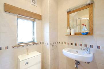 Another view of the en suite shower-room.
